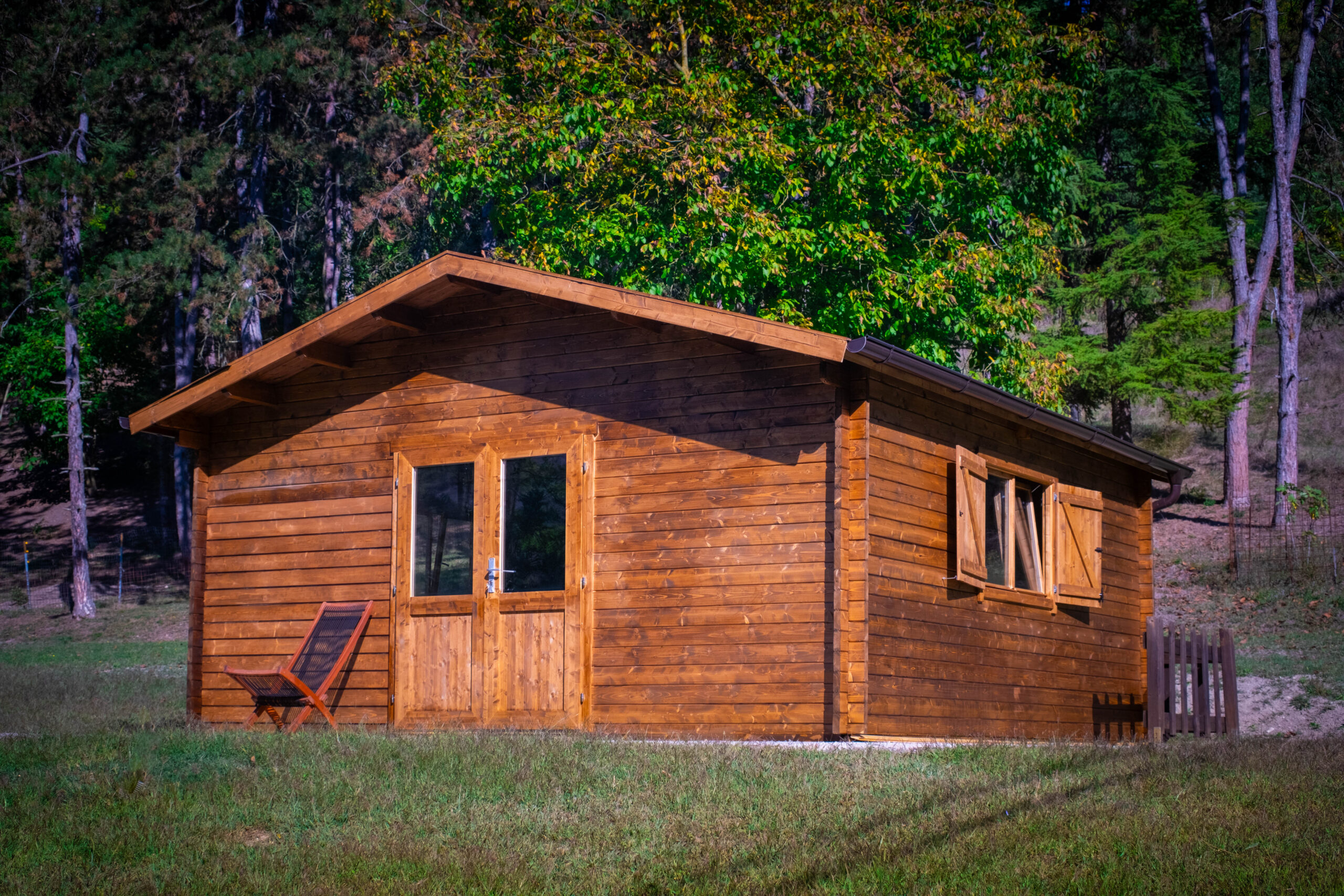 Casetta in legno 5x4 (44mm) con porta doppia e finestra laterale