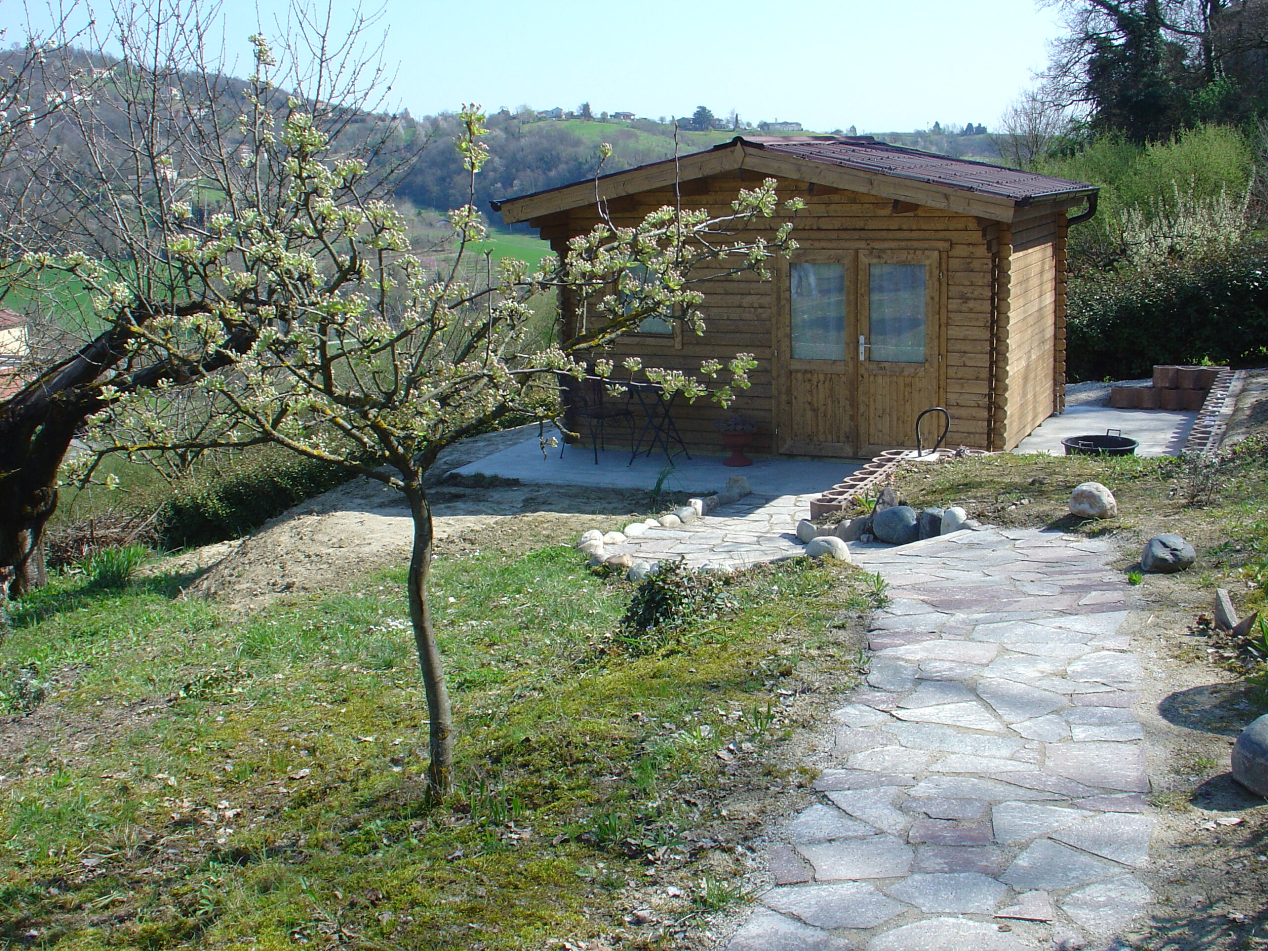 Casetta in legno 4x3 (44 mm) con porta doppia e finestra anteriore