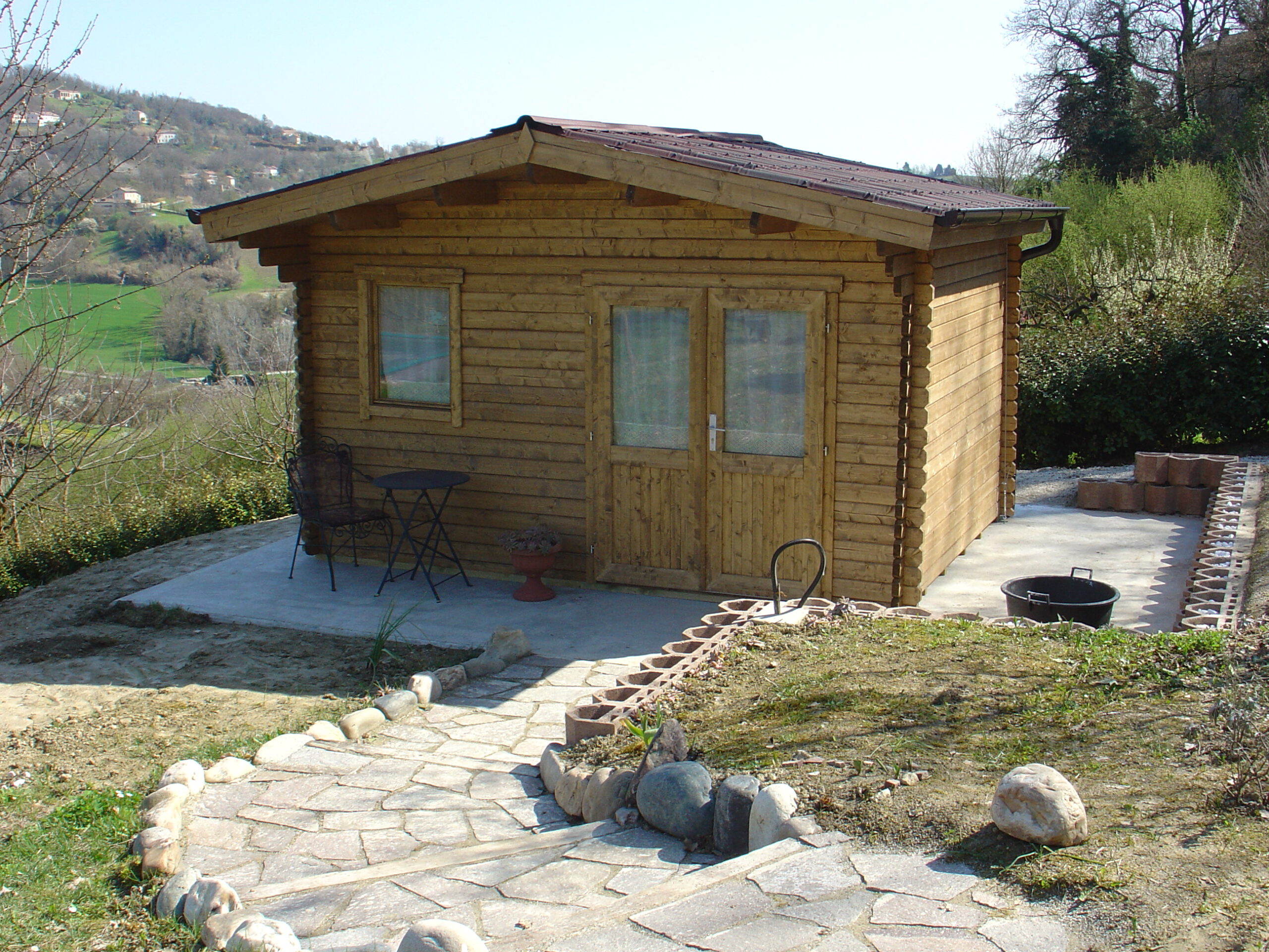 Casetta in legno 4x3 (44 mm) con porta doppia e finestra anteriore