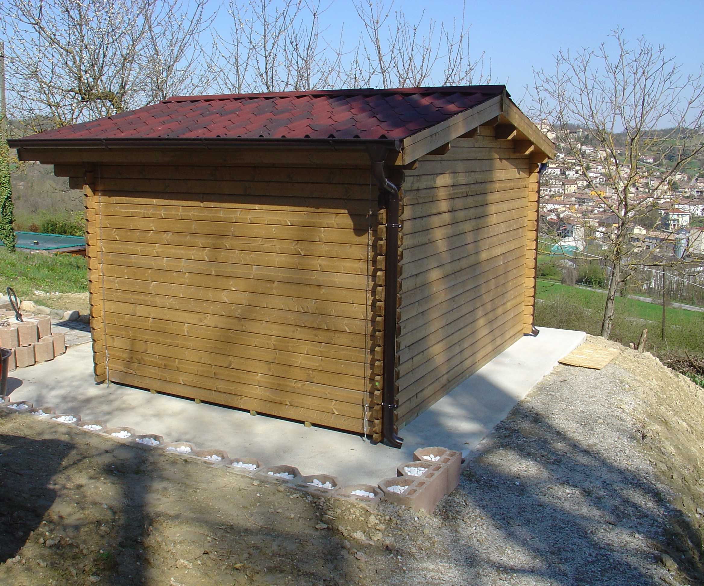 Casetta in legno 4x3 (44 mm) con porta doppia e finestra anteriore
