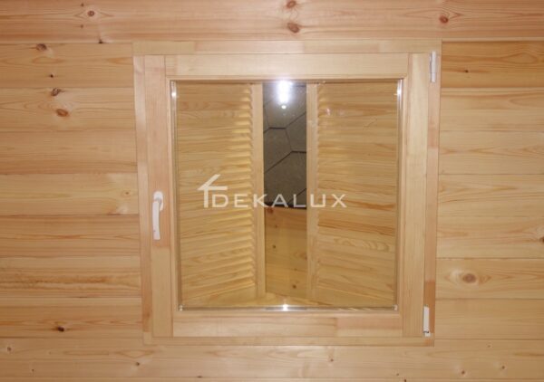 Casetta in legno 2,5x2,5 (44mm) con porta singola e finestra