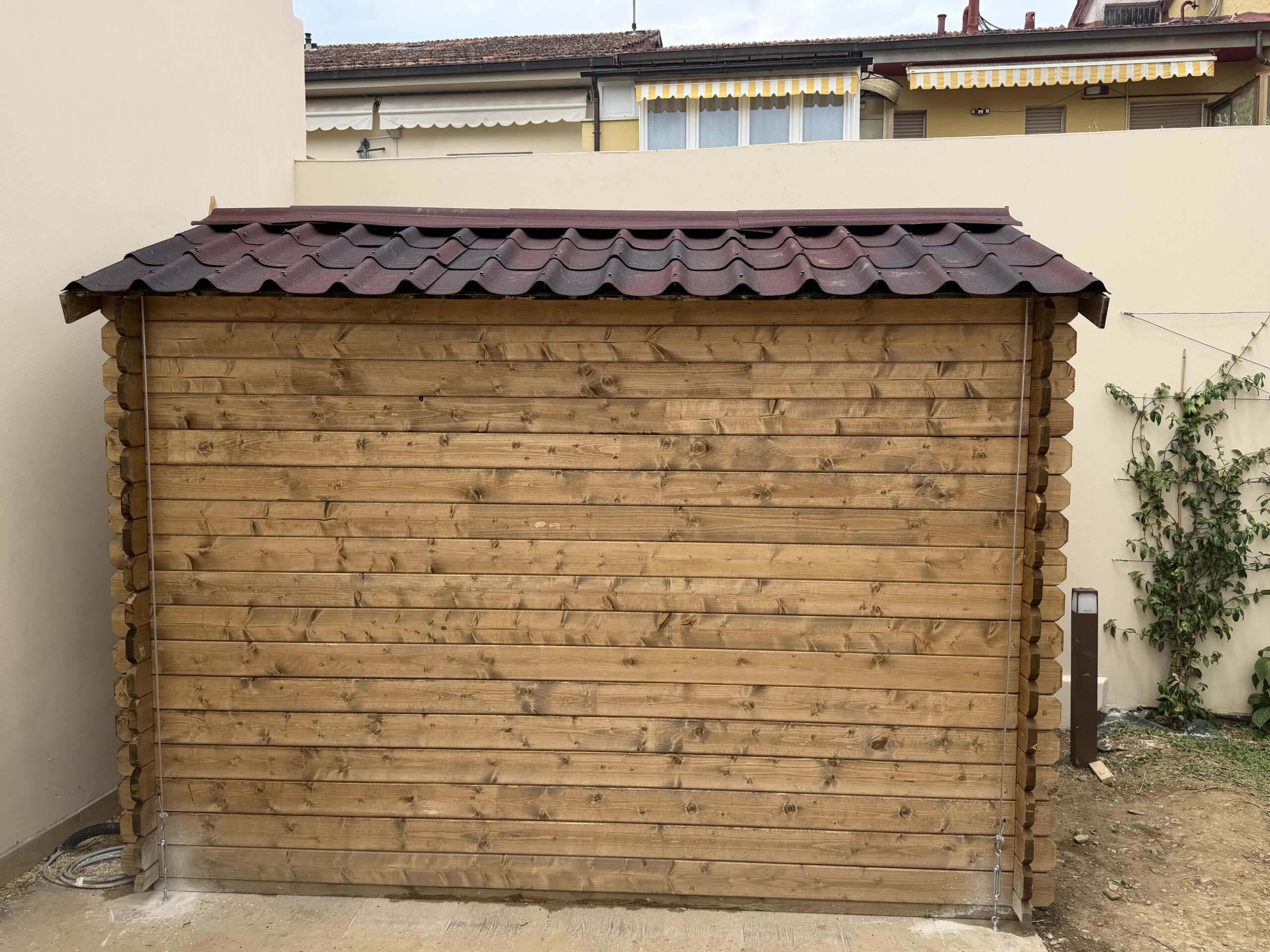 Casetta in legno 1,8x2,8 (2x3) 28mm con porta doppia