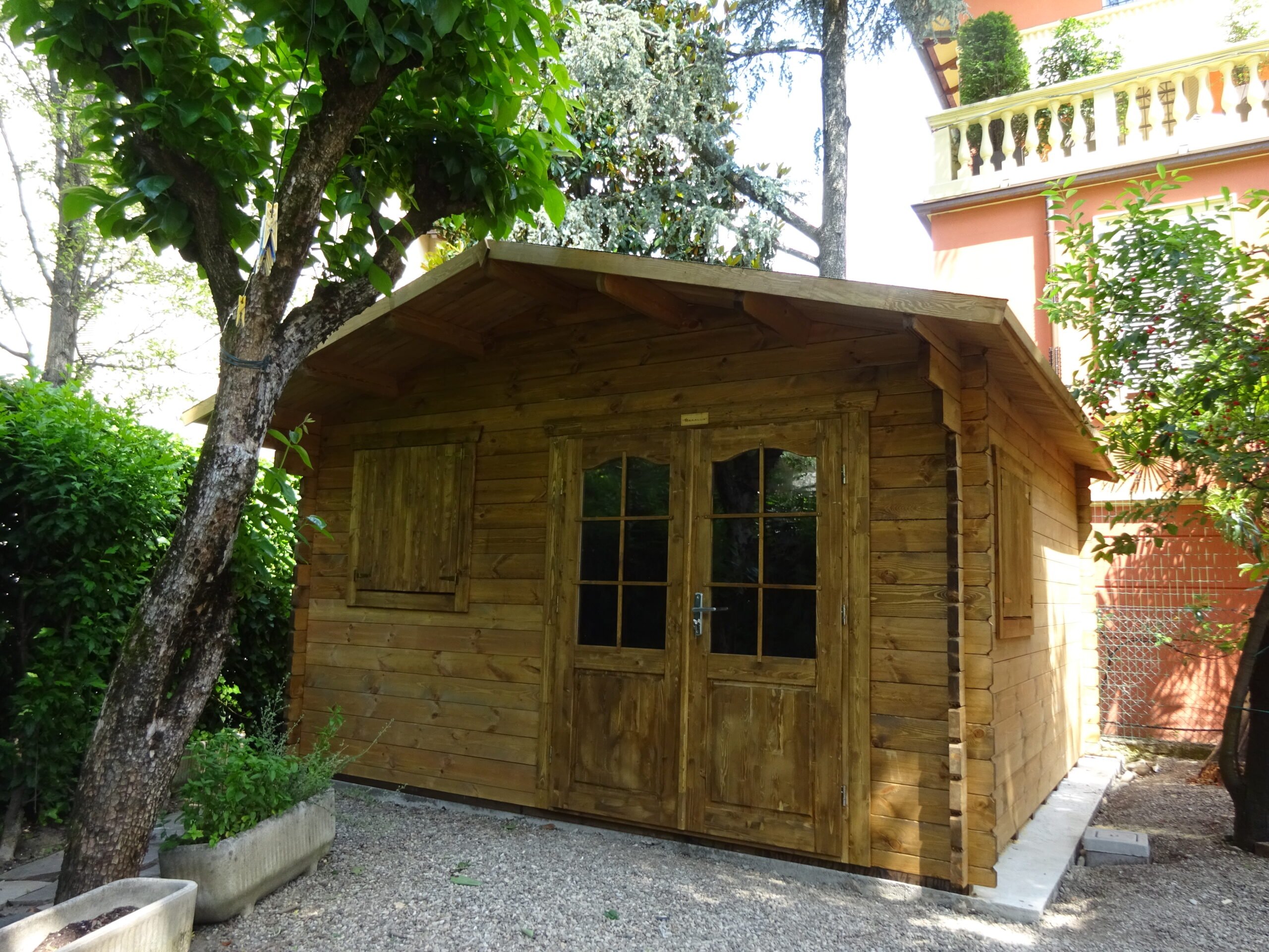 Casetta in legno 4x4 (44mm) con porta doppia e finestra anteriore